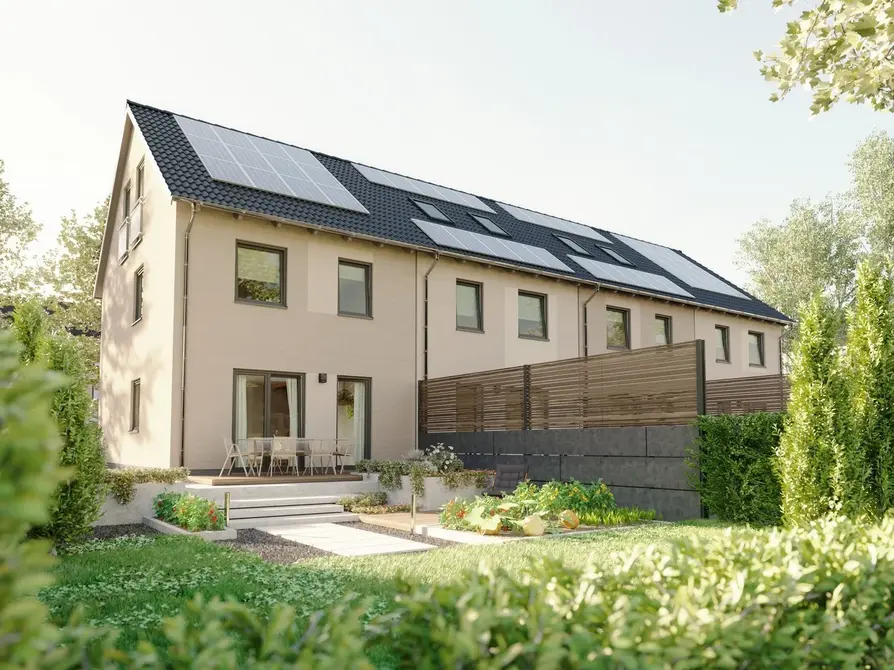 Reihenhaus Mainz 128 modernes Massivhaus mit vier Wohneinheiten Gartenansicht Neubau Reihenhaus Mainz 128 mit vier Wohneinheiten Gartenansicht mit Terrasse und großen Fenstern